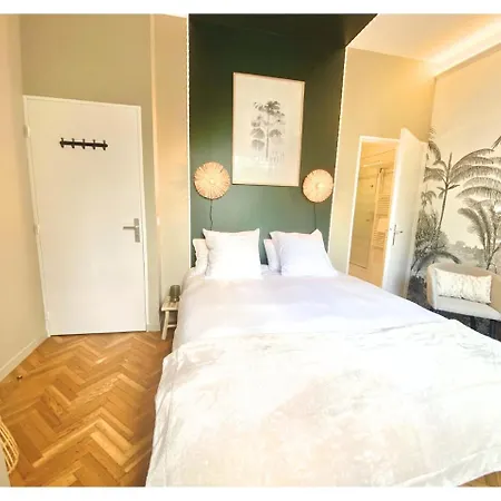 Cosy Avec Salle De Bain Et Jardin Prive * Paříž